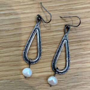 Silpada Pearl Dangle .925 Sterling Silver Textured Earrings Model W1388